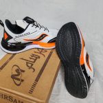 کتانی saucony اورجینال – رنگ سفید نارنجی - Image 2
